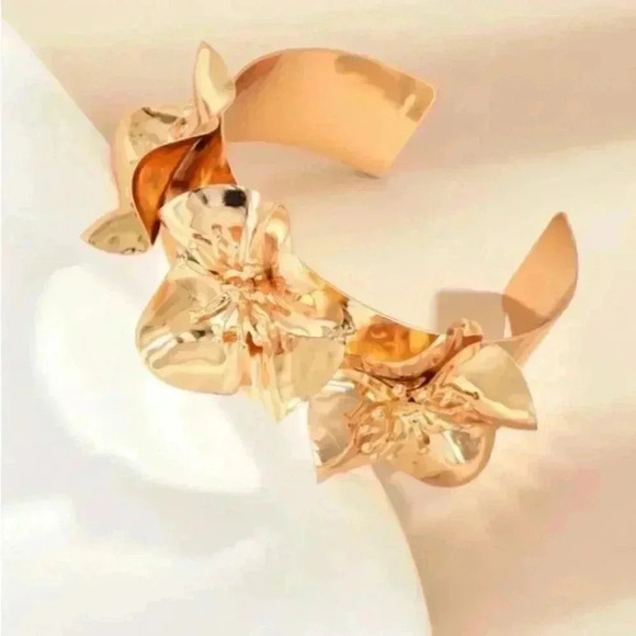 Flower cuff banfle chic classic luxury trending - Picture 2 of 3